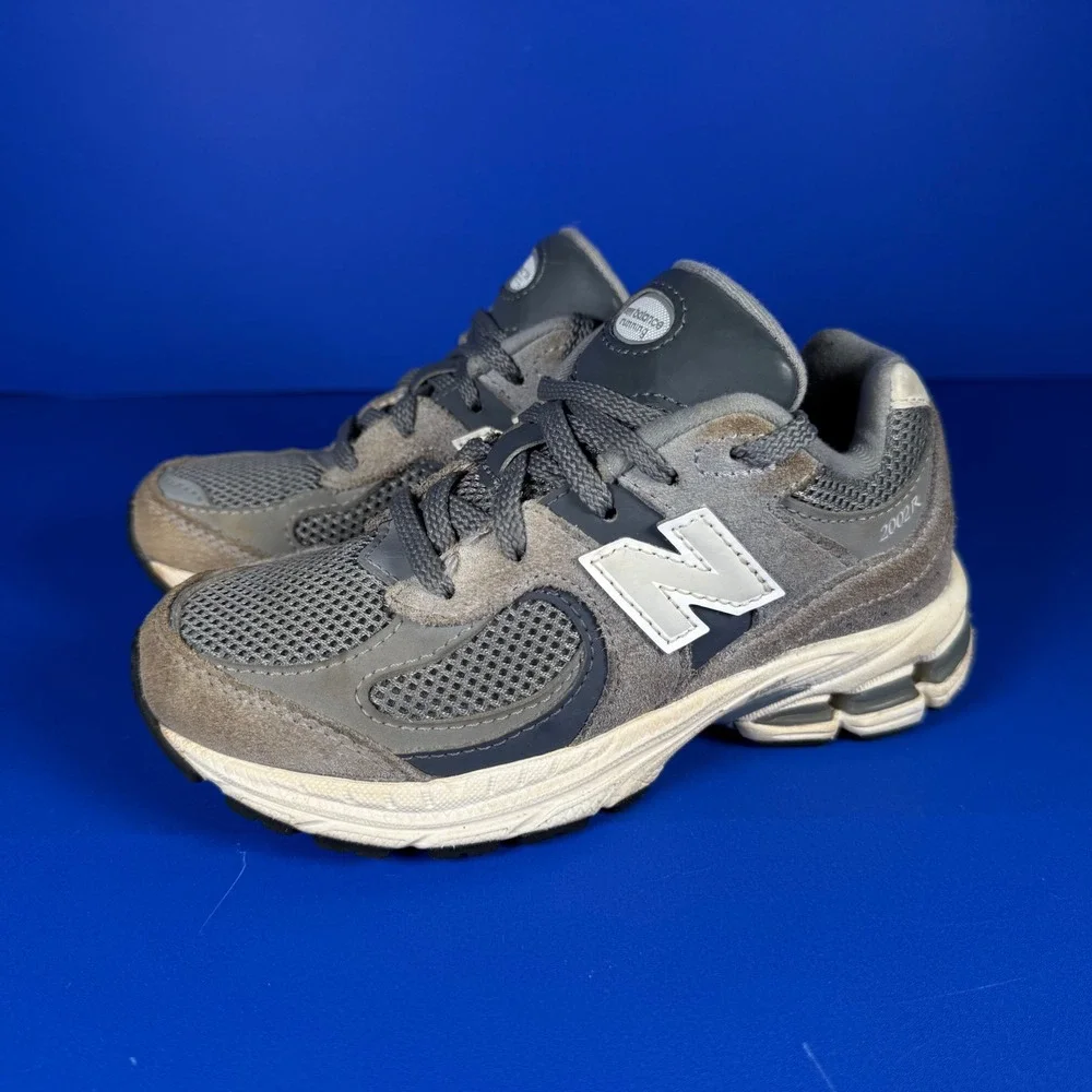 New Balance 2002R Kids Grey Suede Mesh Running Shoes PC2002ST Size 11‎ US Boy